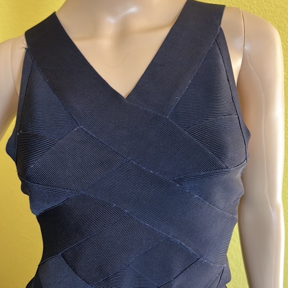 Imperfect Herve Leger Dresd - Picture 2 of 8